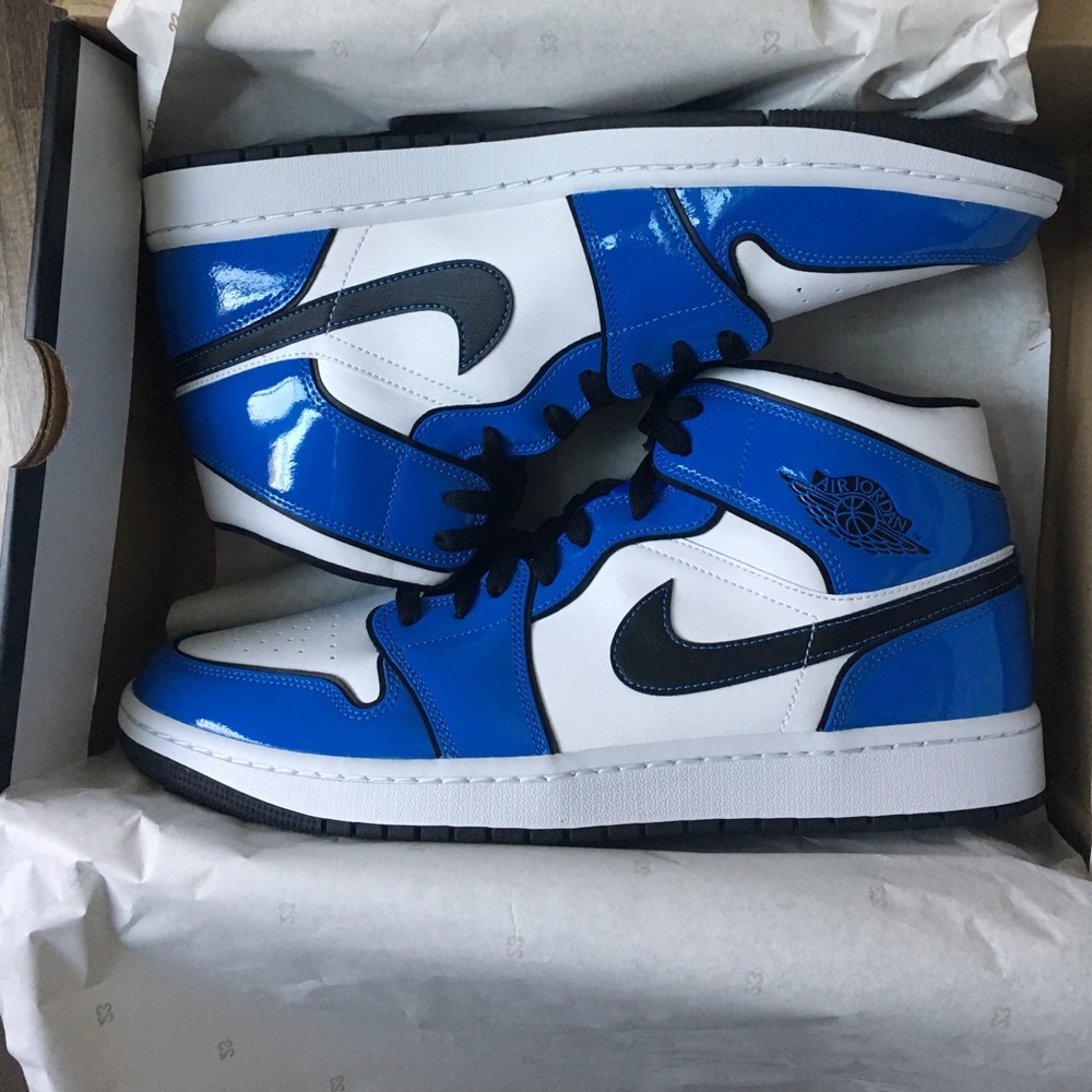 Air Jordan 1 mid signal blue size 13